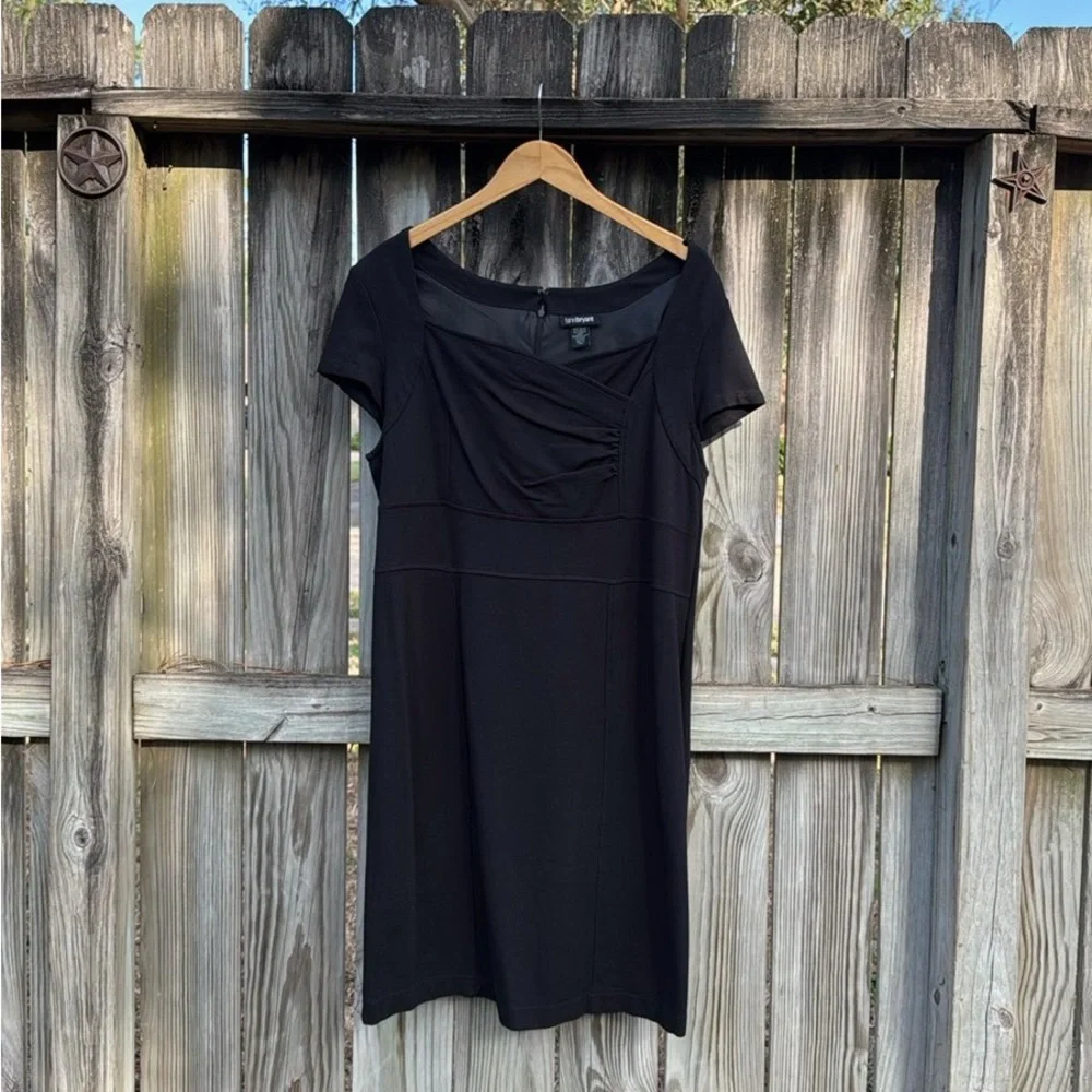 Black Dress - Picture 4 of 7